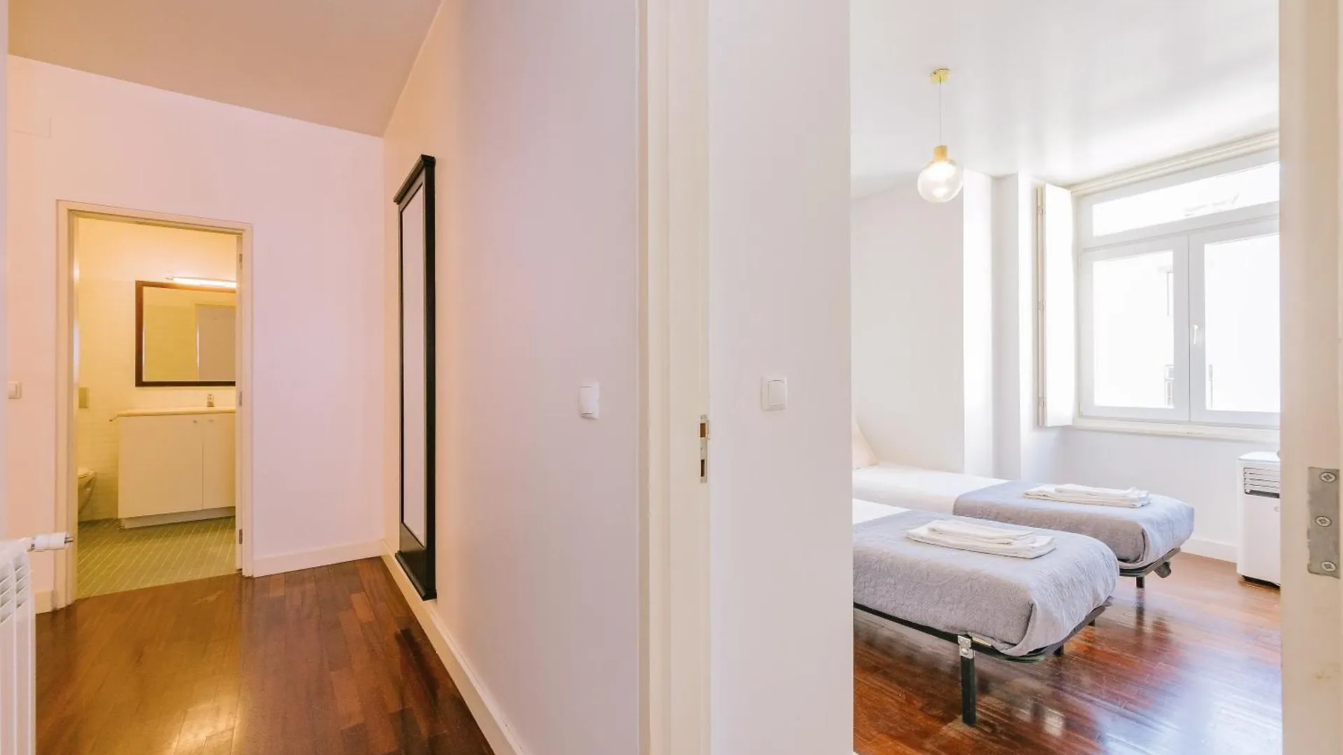 Chiado 2 Bedroom Elegant Apartment Lisbon