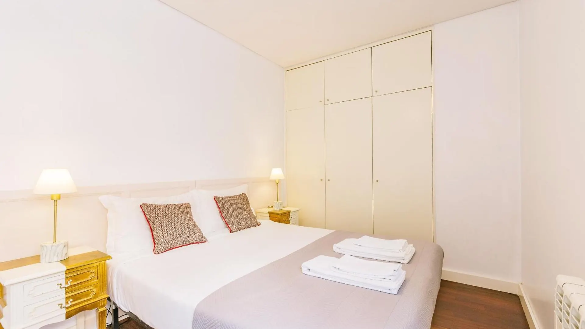 Chiado 2 Bedroom Elegant Apartment Lisbon