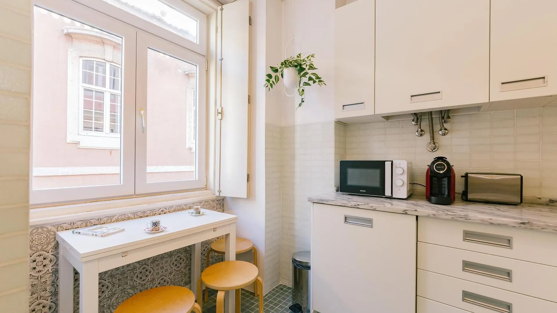Chiado 2 Bedroom Elegant Apartment Lisbon