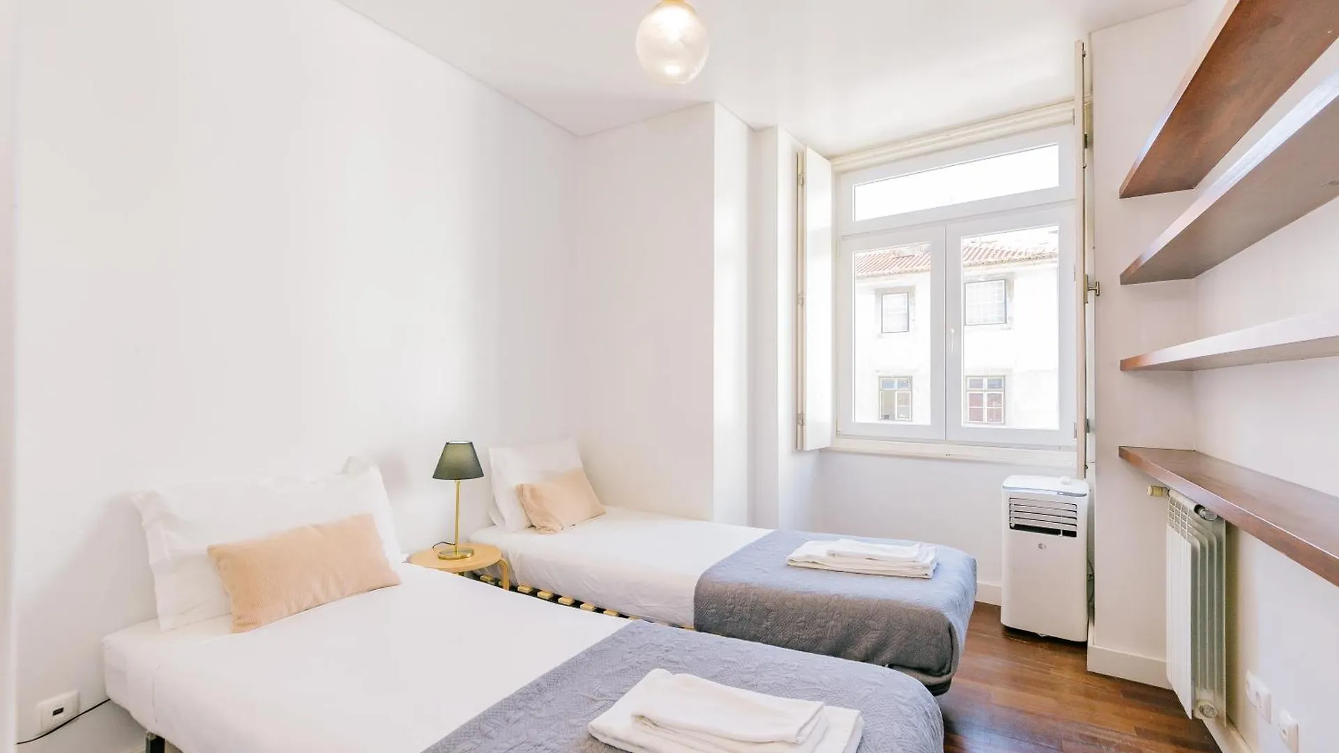 Chiado 2 Bedroom Elegant Apartment Lisbon