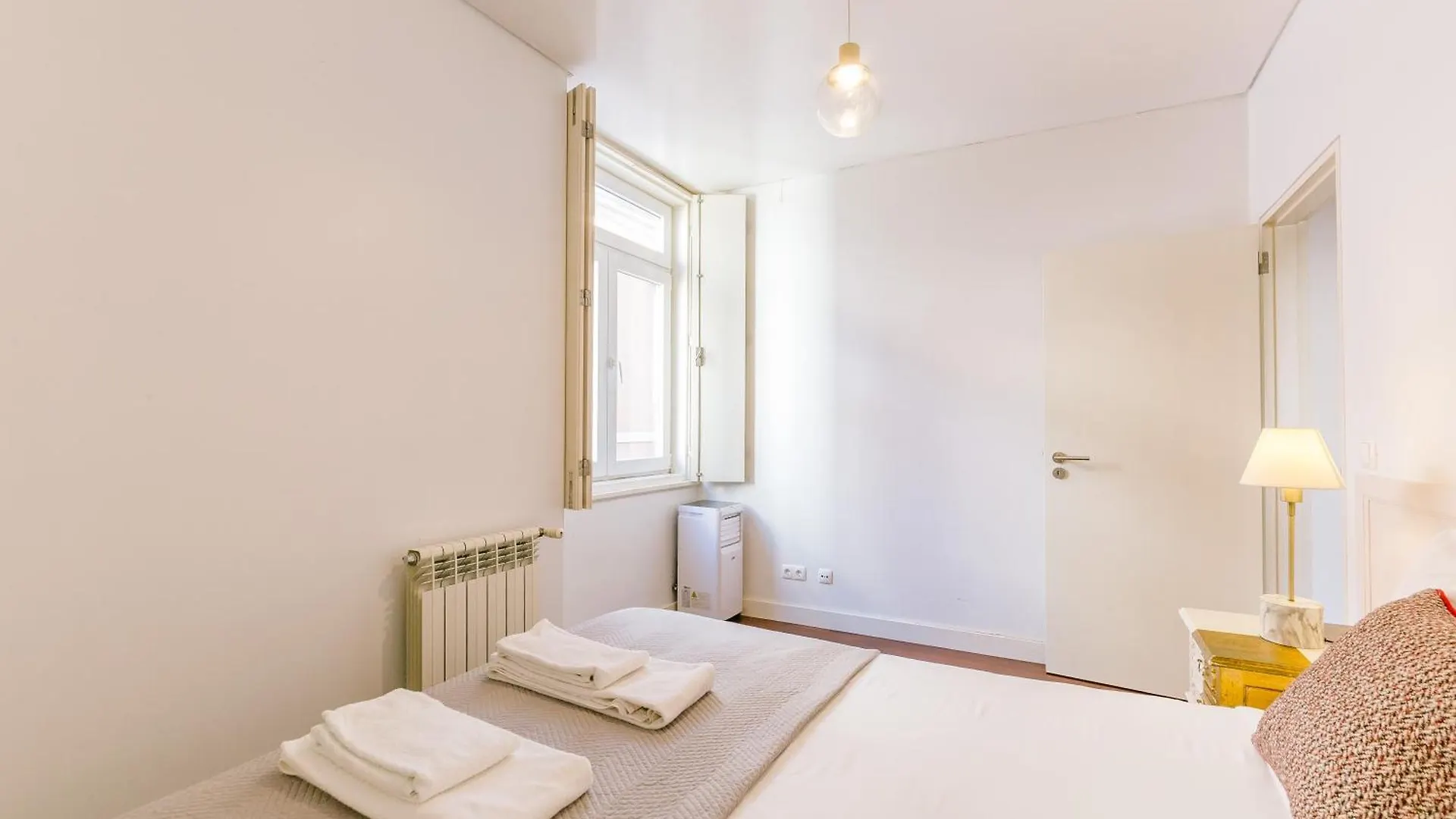 Chiado 2 Bedroom Elegant Apartment Lisbon
