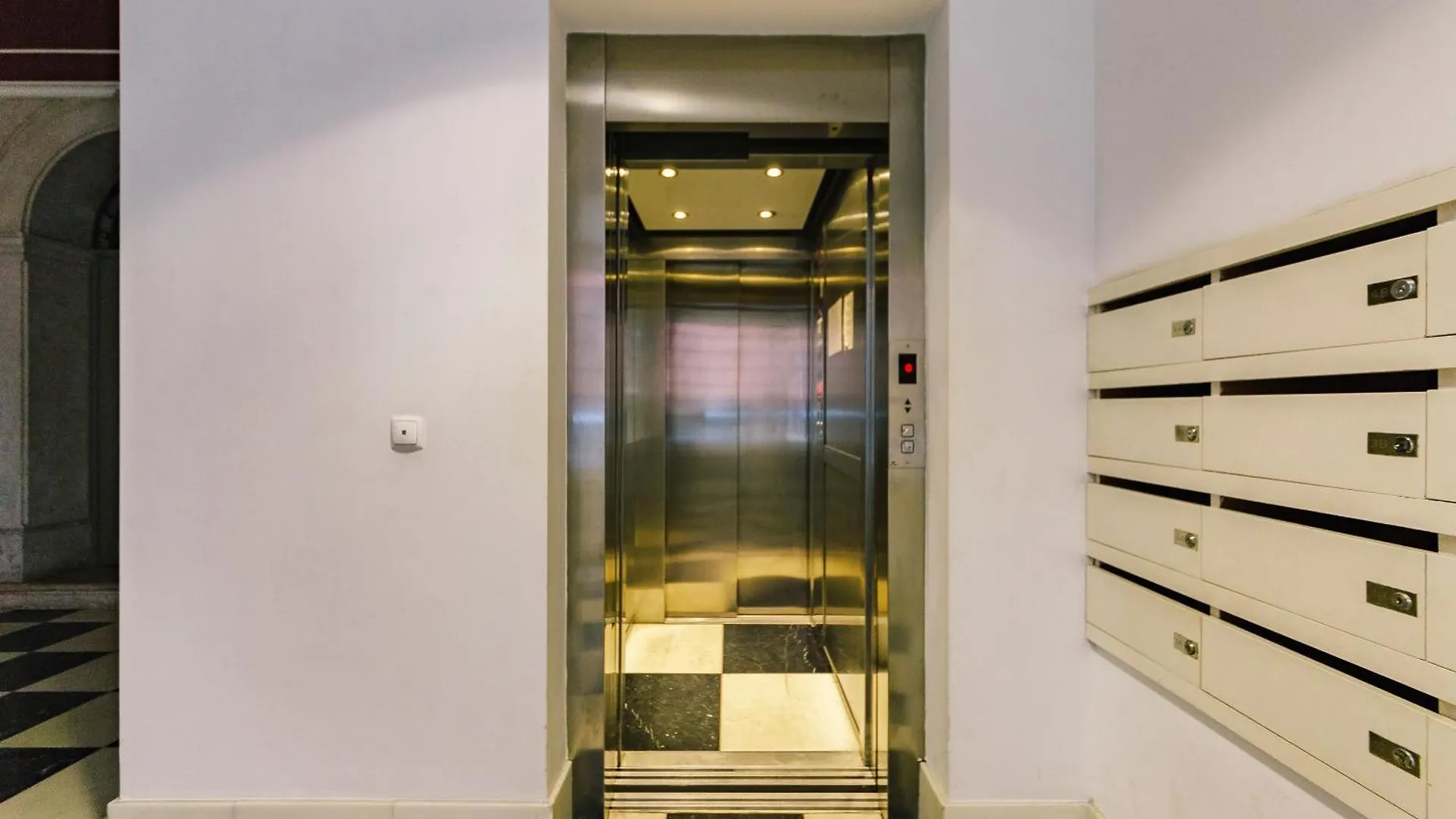 Chiado 2 Bedroom Elegant Apartment Lisbon 0*,